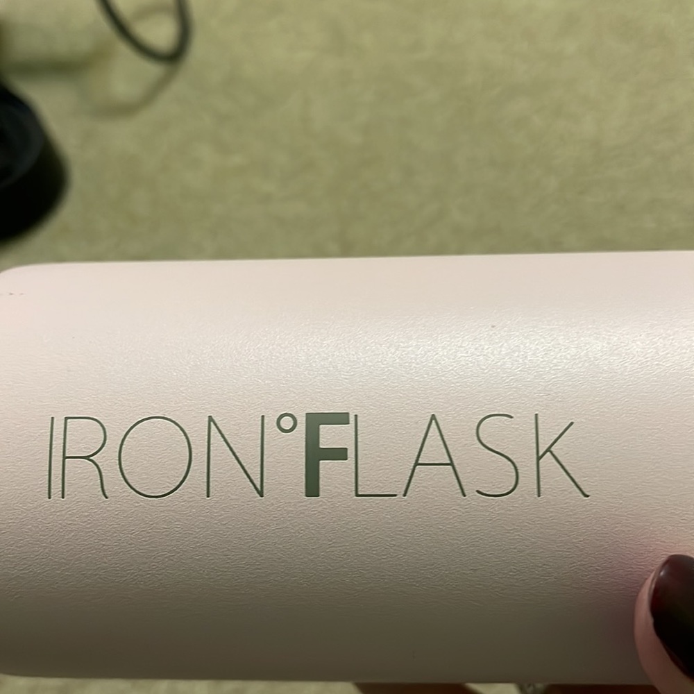 22oz Iron Flask insulated water bottle. Rose color. EUC - Picture 6 of 9
